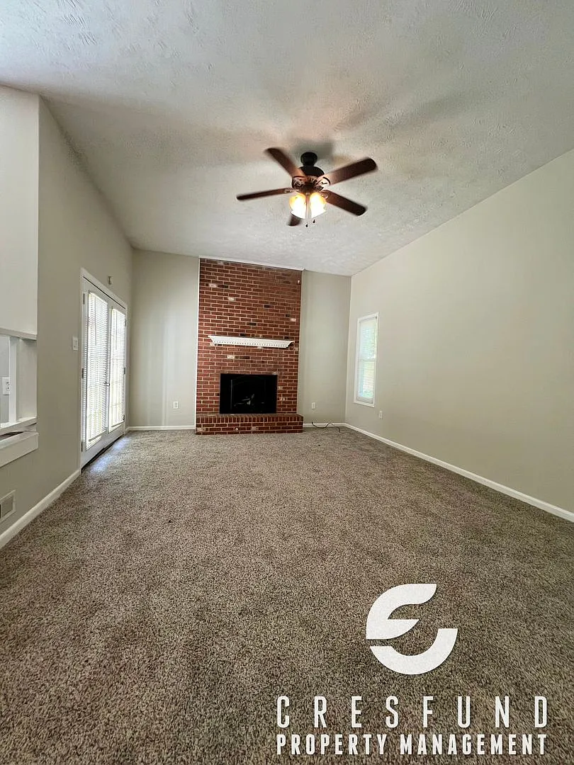 Charming 3 Bedroom, 2 Bathroom Home with Fenced Backyard Minutes from Fort Bragg! — Photo 3