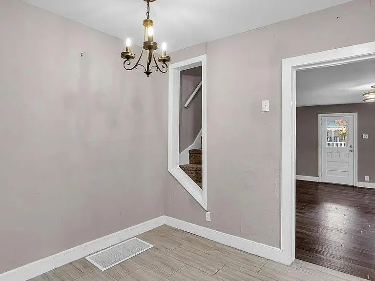 137 S Main St — Photo 7