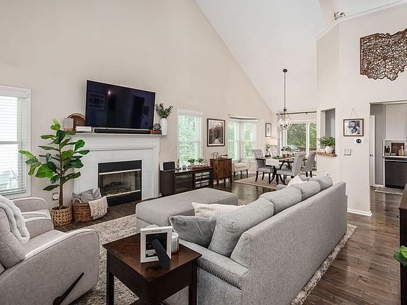 3rd image of 6384 Andrews Dr W