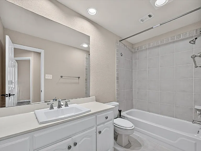 400 Breakers Point Ct — Photo 18