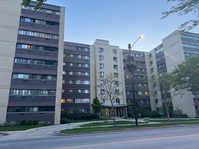 6300 N Sheridan Rd APT 402, Chicago, IL, 60660