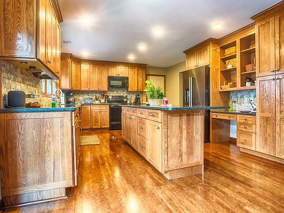 5th image of 106 Copperwood Ct