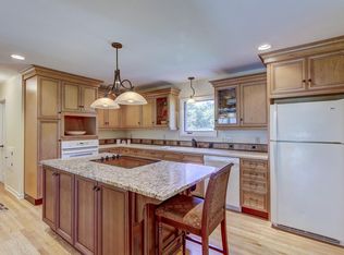 S35W27695 Country Club Ct, Waukesha, WI 53189