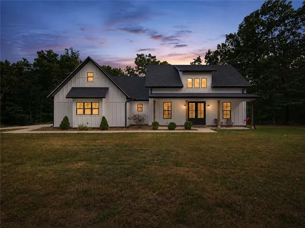 15747 Goldfinch Rd, Gravette, AR 72736