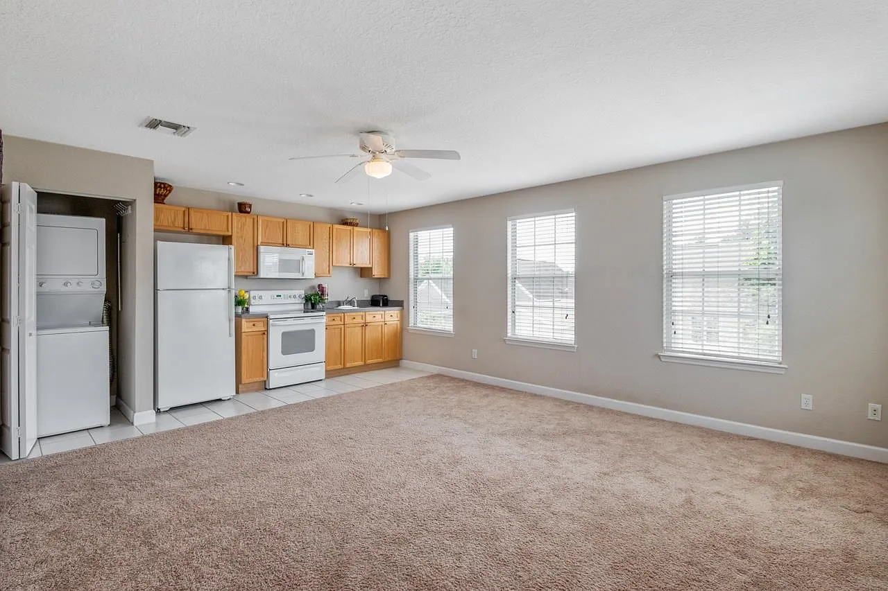 1 bed, 420 sqft, $1,200 — Photo 3