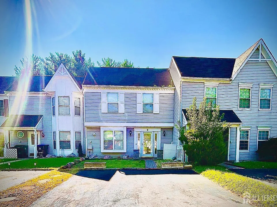 9 Lawry Ct