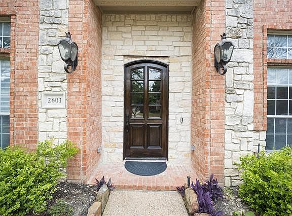 4th image of 2601 Creswick Dr