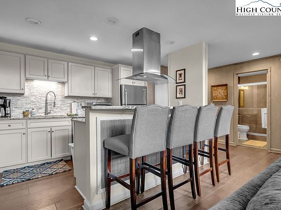 5th image of 378 Skyleaf Drive #A8