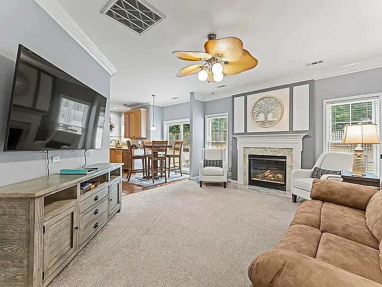 112 Bathurst Ln — Photo 6