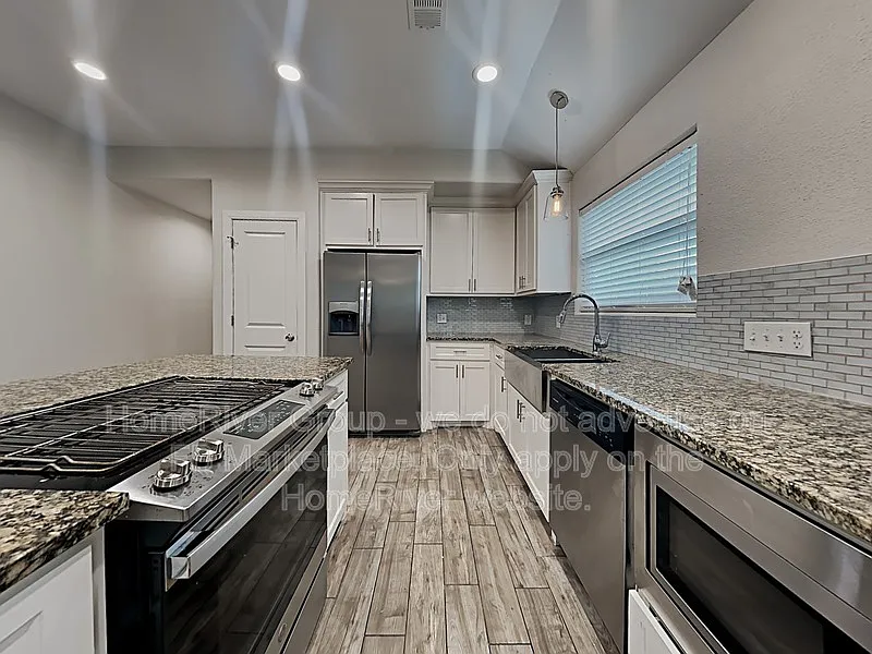 3 bed, 2.0 bath, 1375 sqft, $1,375 — Photo 3
