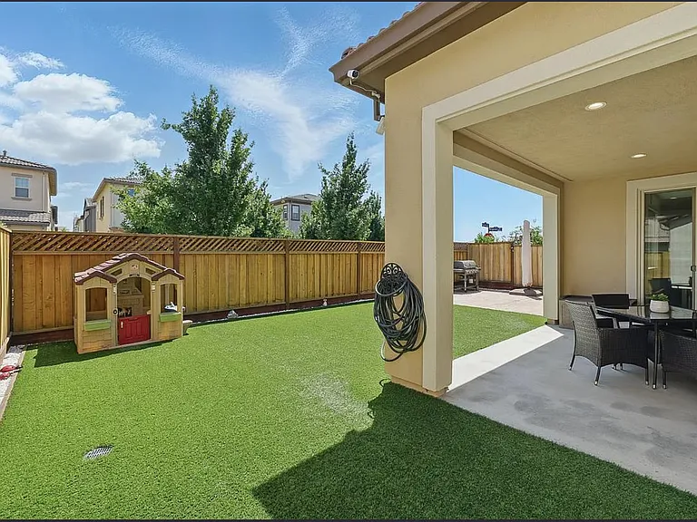 410 E Redberry Pl — Photo 19