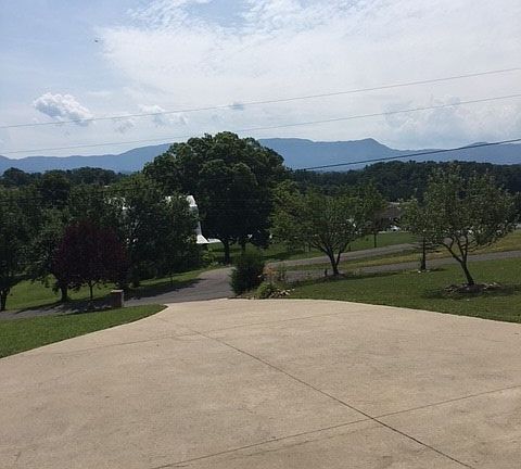2nd image of 1909 Harbor Hills Dr