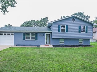 412 W Lueking Dr, De Soto, MO 63020