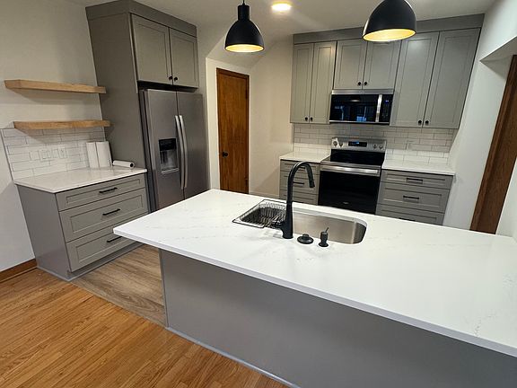 2nd image of 219 19th St S #219