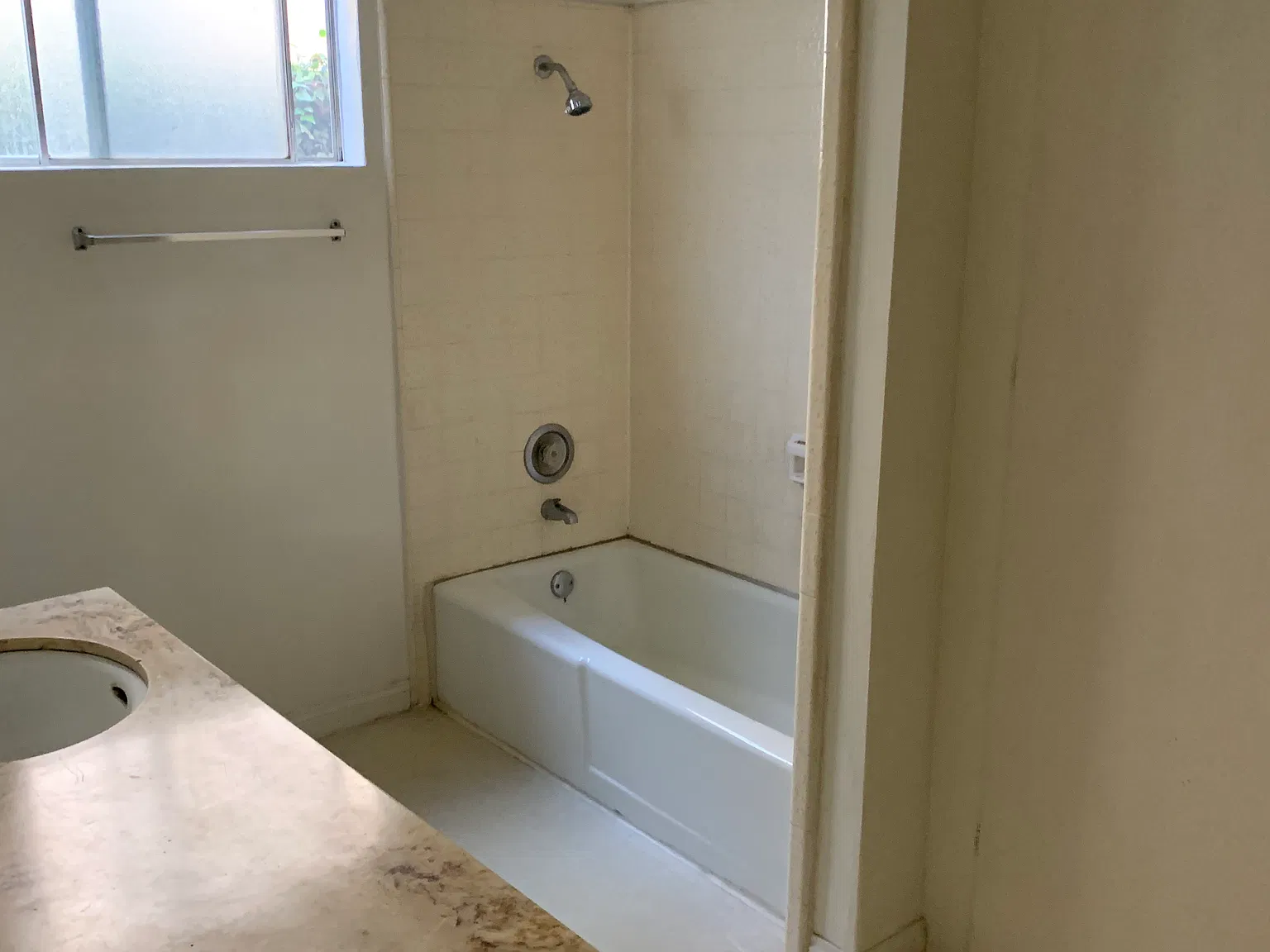 1 bed, 700 sqft, $1,950 — Photo 3