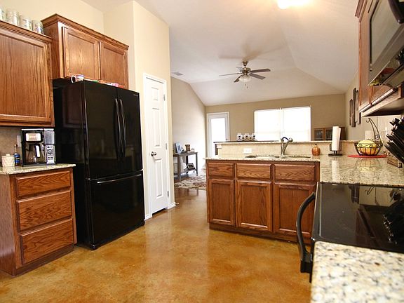 2nd image of 1900 Pecan Creek St