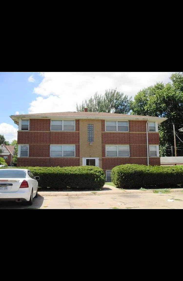 1302 N 49th Ave — Photo 1