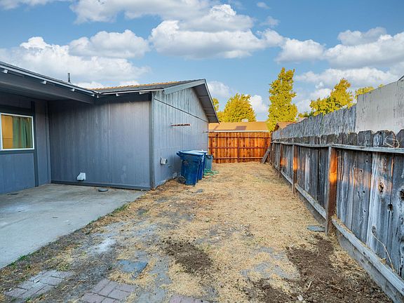 3rd image of 3208 Nashville Ct #3210