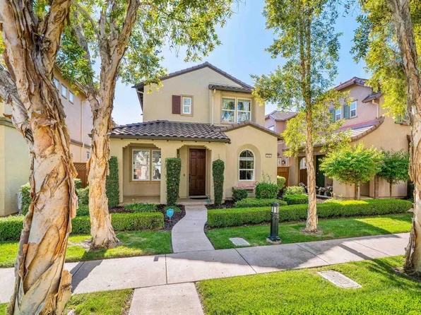 215 W Santa Cruz Way, Mountain House, CA 95391