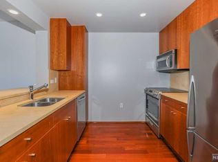 3104 City Pl, Edgewater, NJ