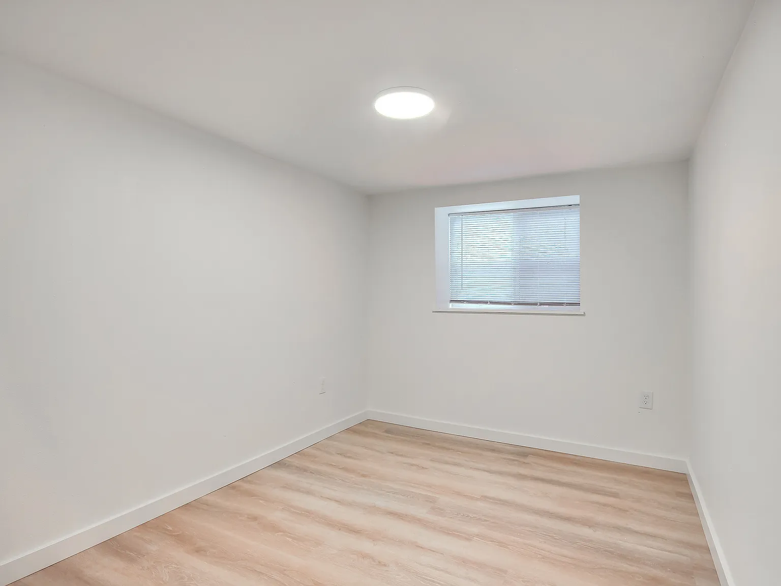 5 bed, 880 sqft, $6,750 — Photo 2