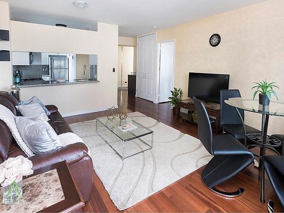3rd image of 250 E 40th St APT 24F