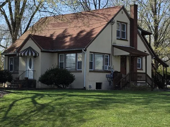 1921 N 5th St, Stroudsburg, PA 18360