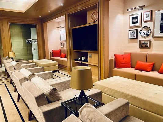 Sold by Sloane Square | media 11