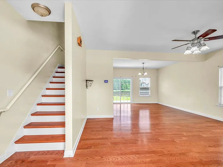 256 Savannah Ln — Photo 2
