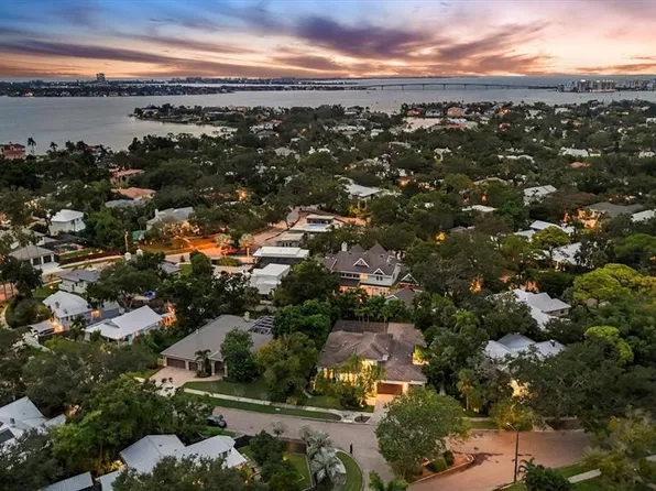 1757 Oval Dr S, Sarasota, FL 34239