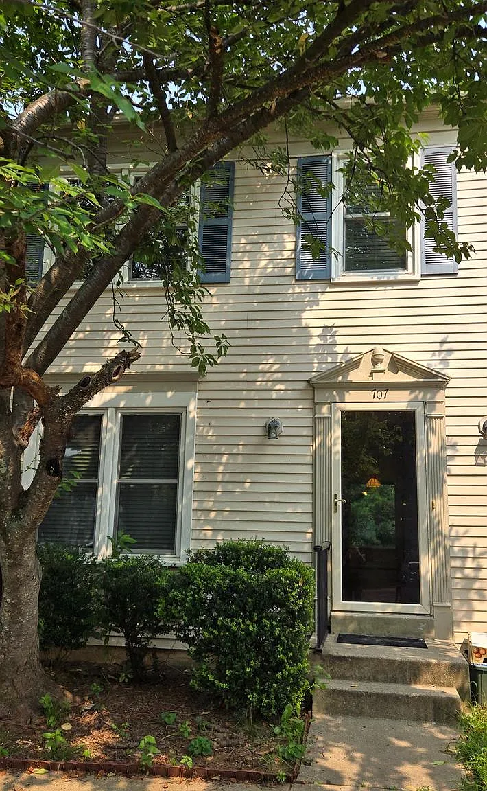 3 bed, 3.5 bath, 1408 sqft, $2,900 — Photo 1
