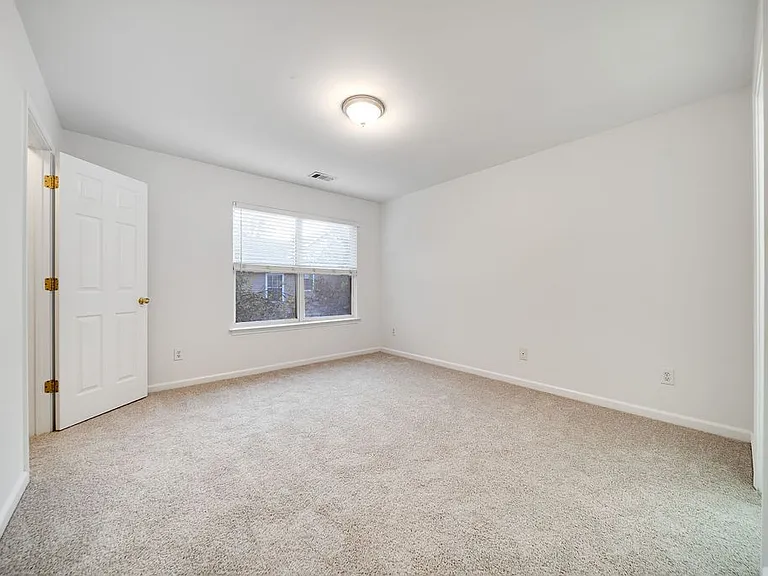 413 Oman St — Photo 10