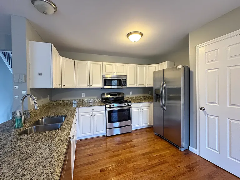 2301 Kingstowne Place Ct — Photo 6