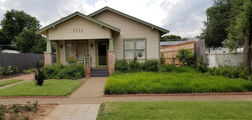 Easy care, lush landscaping in front yard, minimum mowing.  Lots of drought resistant plants in front and back yard.