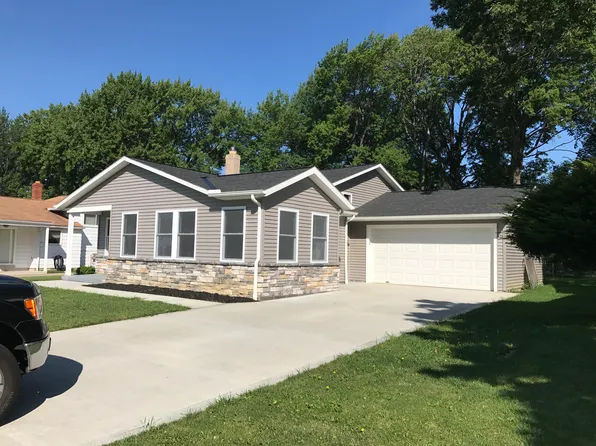 141 E Overlook Dr, Eastlake, OH 44095