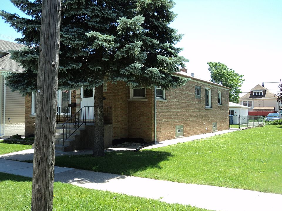 2nd image of 7519 W 60th Pl