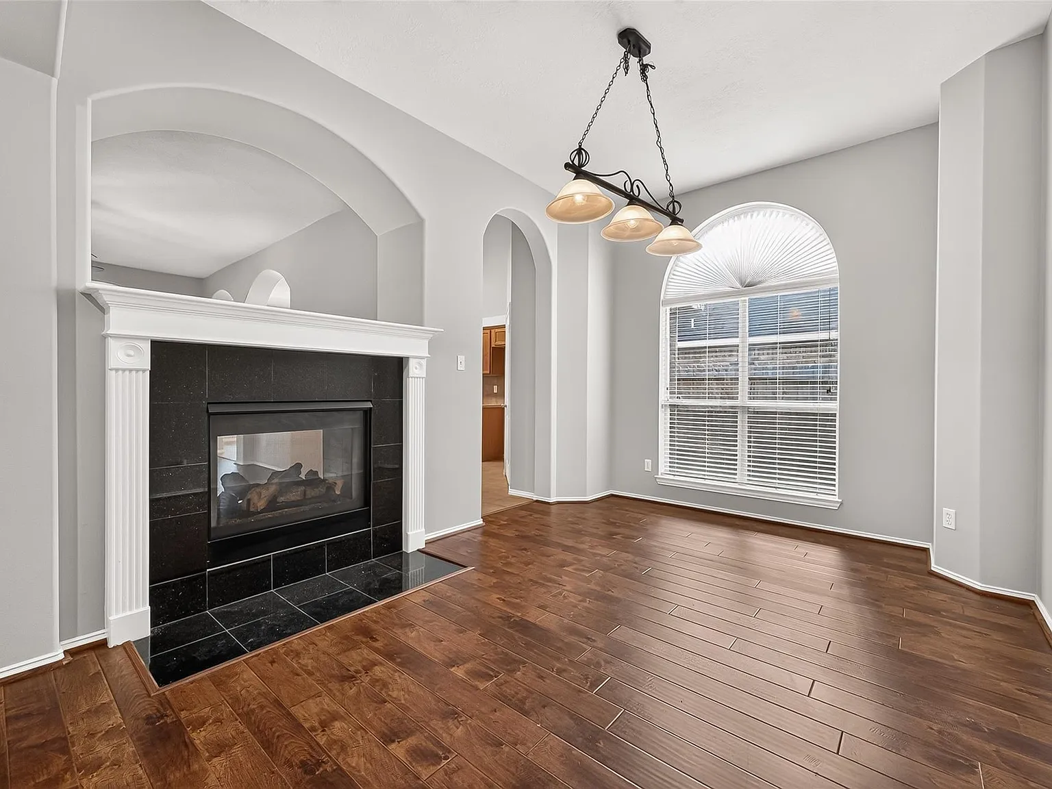 3 bed, 2.0 bath, 1893 sqft, $2,000 — Photo 4