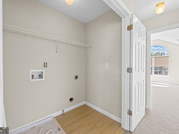 3rd image of 2816 Two Lakes Cir S