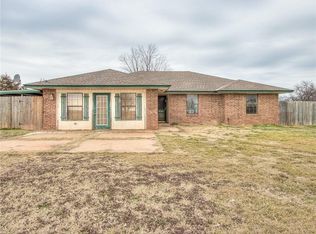 2917 Apache Rd NW, Piedmont, OK 73078