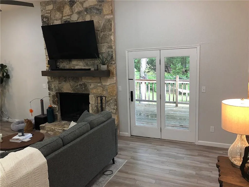 3 bed, 2.0 bath, 1607 sqft, $2,150 — Photo 4