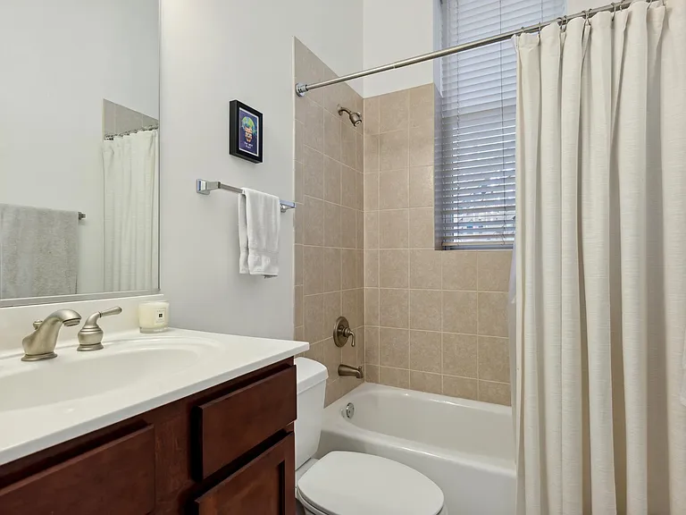 1243 N Wolcott Ave #6 — Photo 12