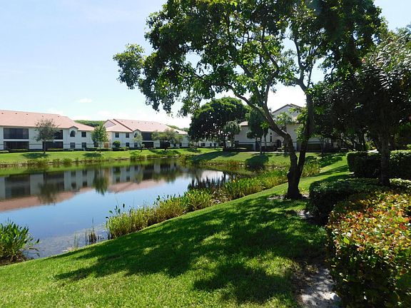 3rd image of 5136 Floria Dr APT J