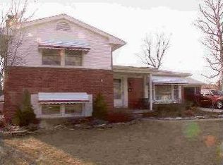 1640 Boxford Rd, Trenton, MI 48183