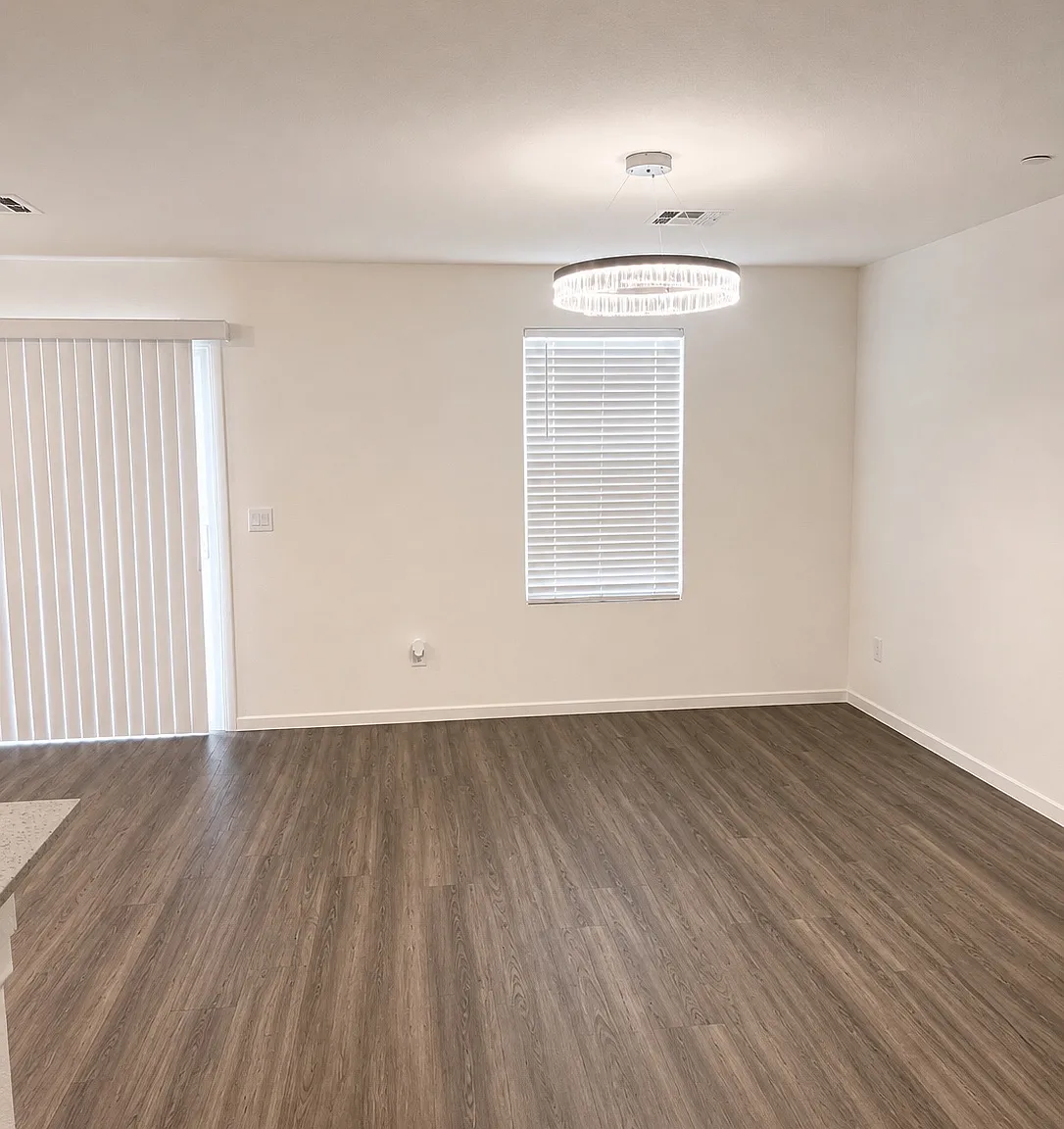 3 bed, 2.5 bath, 1328 sqft, $2,450 — Photo 2