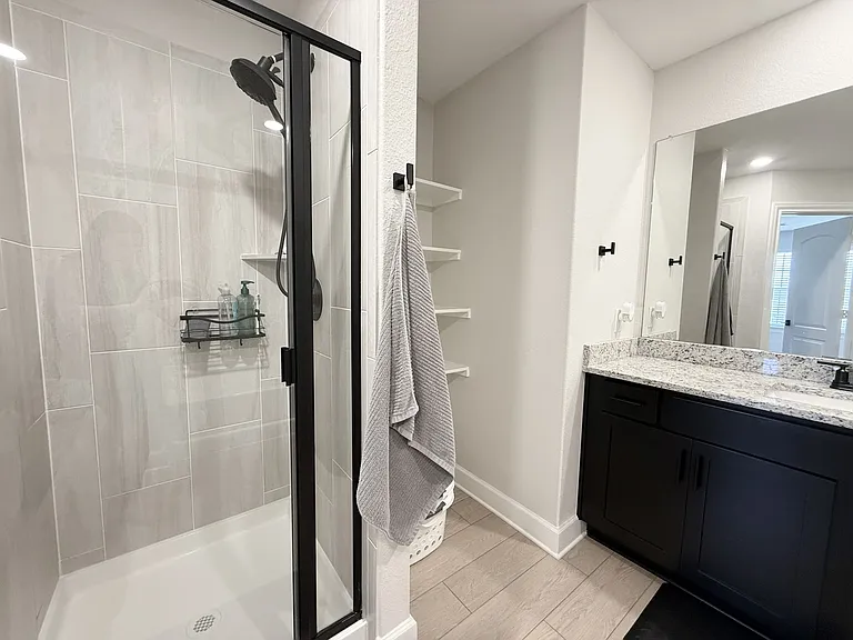 1205 Ginsburg Ln — Photo 16