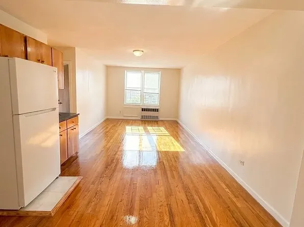 187-35 Hillside Ave #5J, Jamaica, NY 11432
