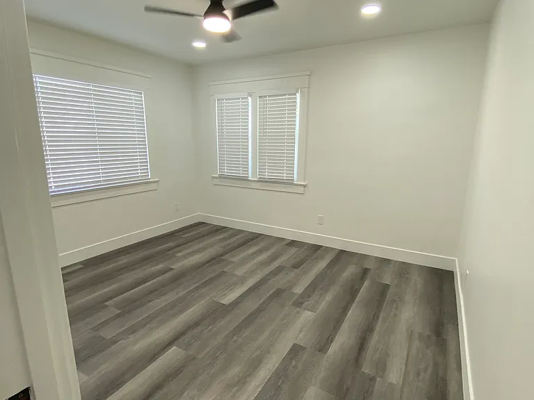 301 E Franklin Ave — Photo 16