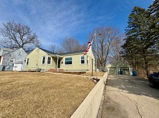 914 N Jefferson Ave, Dixon, IL 61021