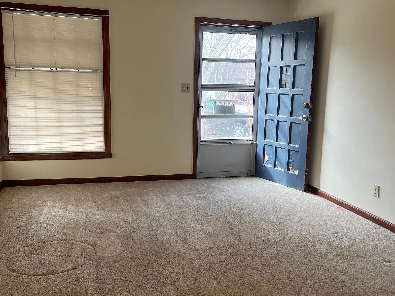 1106 S Schweiter Dr — Photo 3
