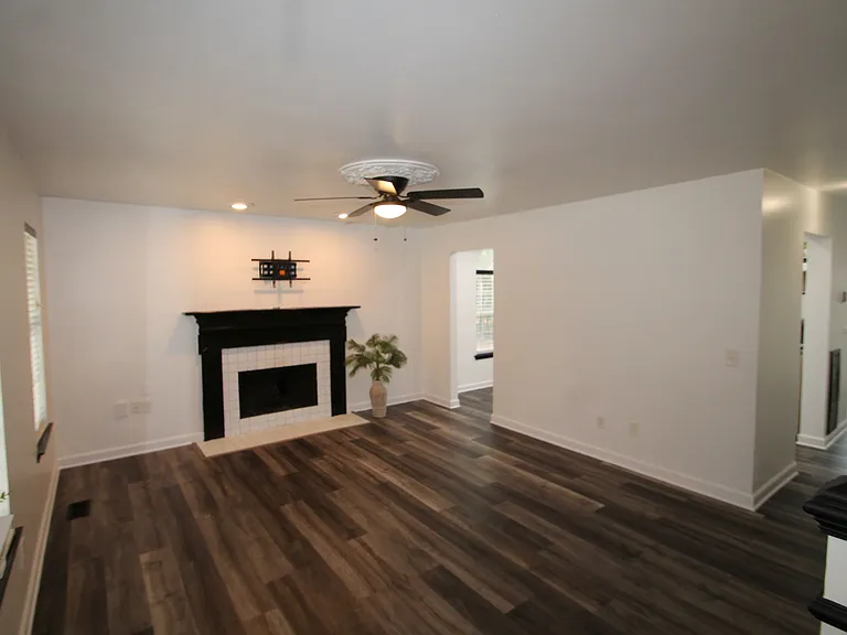 502 Pointe South Dr — Photo 3